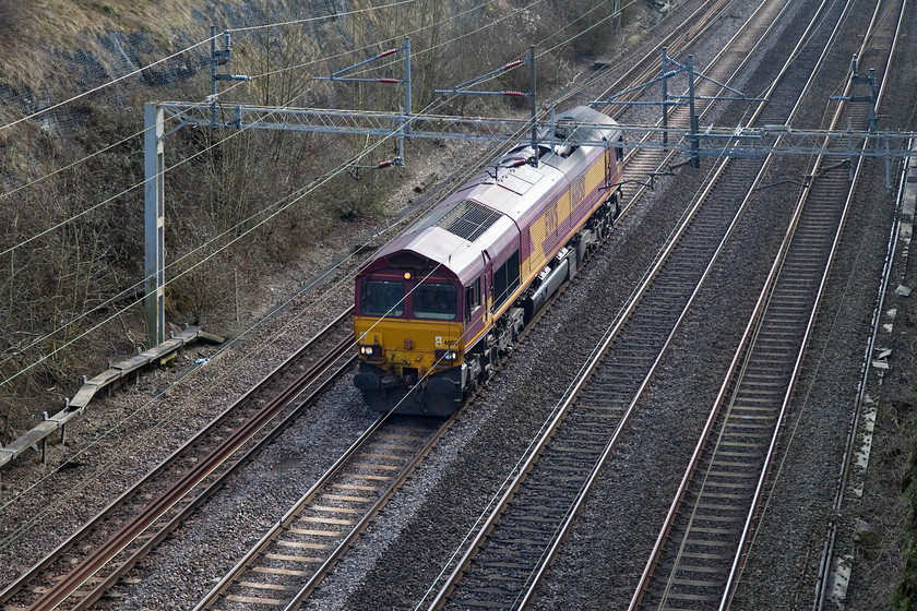 66158, 09.07 Dollands Moor-DIRFT LE, Roade Cutting 
 66158 heads northwards through Roade Cutting. It was running light engine from Dollands Moor to Daventry International Railfreight Terminal (DIRFT). 
 Keywords: 66158 Dollands Moor DIRFT light engine Roade Cutting