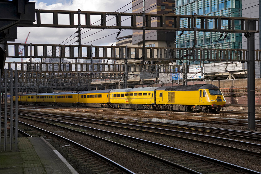 43014, 11.04 Exeter Riverside-London Paddington NMT (1Q19), London Paddington station 
 Catching a welcome burst of full sunshine the New Measurement Train (NMT) enters Paddington as the 1Q19 11.04 ex Exeter Riverside. This set is being led by 43014 with its buffer beams indicating that it has seen service on the ECML during the late 1980s as a surrogate DVT. The power car was released into service on the GWML in the autumn of 1976. I have other photographs of this set in much earlier years on the site, an example can be found at ..... https://www.ontheupfast.com/p/21936chg/23615755004/hst-set-253007-arrives-bristol-temple 
 Keywords: 43014 11.04 Exeter Riverside-London Paddington NMT 1Q19 London Paddington station HST Flying Banana