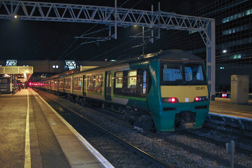 321411, LM 16.24 London Euston-Milton Keynes (2K83), Milton Keynes station 
 London Midland retains a small number of 'dusty bins' for use on local peak time trains. The do look rather dated when compared to the rather more modern designs but have prooved their worth over the years being incredibly reliable. 321411 has just arrived at Milton Keynes with the terminating 16.24 service from Euston. 
 Keywords: 321411 16.24 London Euston-Milton Keynes 2K83 Milton Keynes station