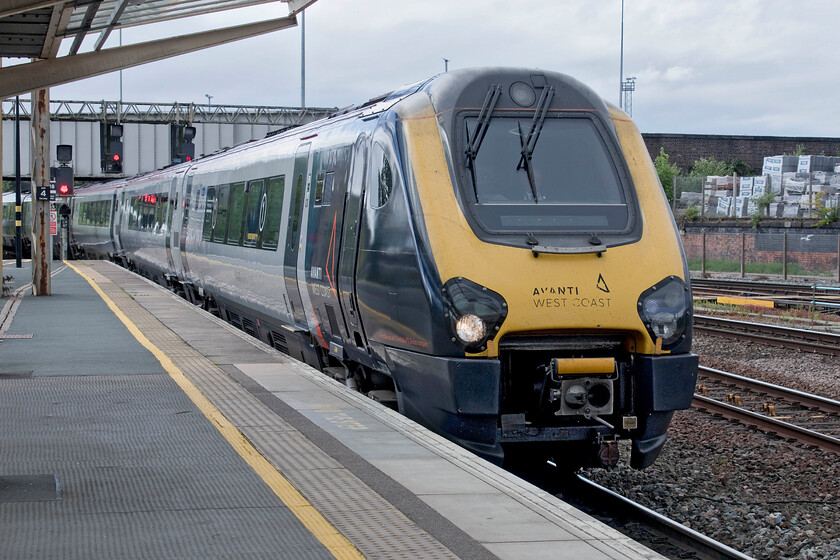 221110, VT 14.50 Holyhead-London Euston (1A53, 2L), Chester station 
 Up for imminent replacement.

221110 arrives at Chester working Avanti's 14.50 Holyhead to Euston service. 2022 should be the final full year of operation for these awful units that date from 2002 (now twenty years ago!) with their replacement by bi-mode Class 805 Hitachi units similar to others now in use on the ECML and WCML. 
 Keywords: 221110 14.50 Holyhead-London Euston 1A53 Chester station Avanti West Coast Voyager