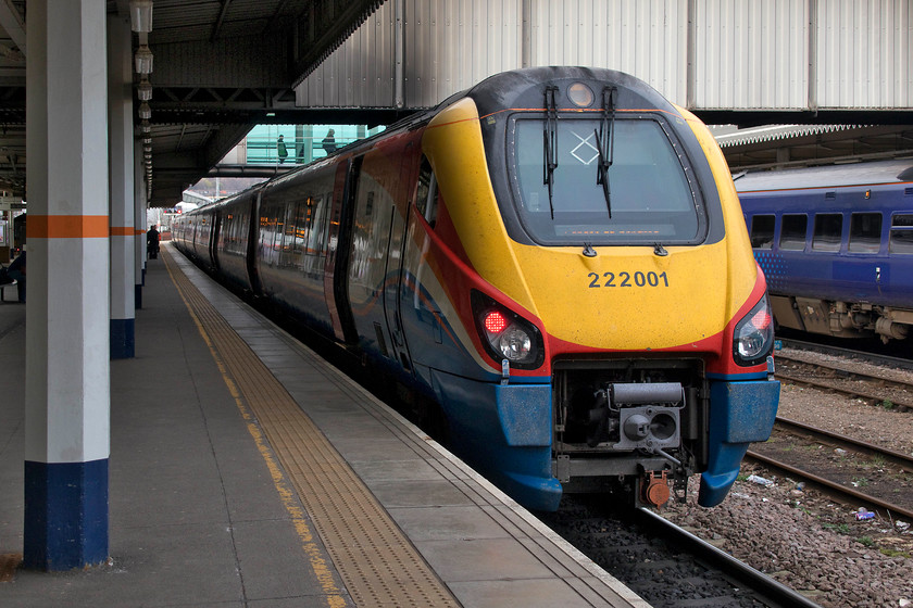 222001, EM 16.29 Sheffield-London St. Pancras (1C65, 1E), Sheffield station 
 222001 has arrived at Sheffield from St. Pancras and sits at platform for about half an hour before returning south again working the 1C65 16.29 return service. This is the train that we took home as far as Leicester. 
 Keywords: 222001 16.29 Sheffield-London St. Pancras 1C65 Sheffield station