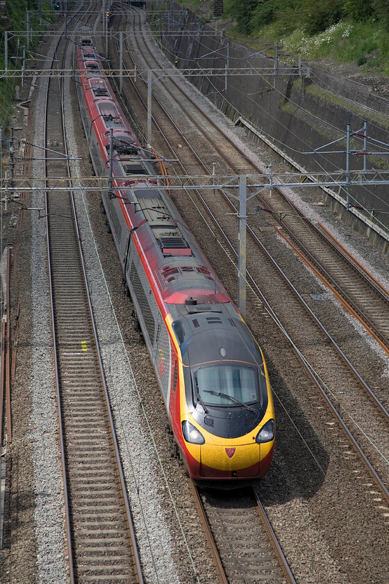 390008, VT 13.15 Manchester Piccadilly-London Euston, Roade cutting 
 390008 'Virgin King' powers through Roade cutting catching some summer sun working the 13.15 Manchester to Euston service. 
 Keywords: 390008 13.15 Manchester Piccadilly-London Euston, Roade cutting Virgin Pendolino Virgin King