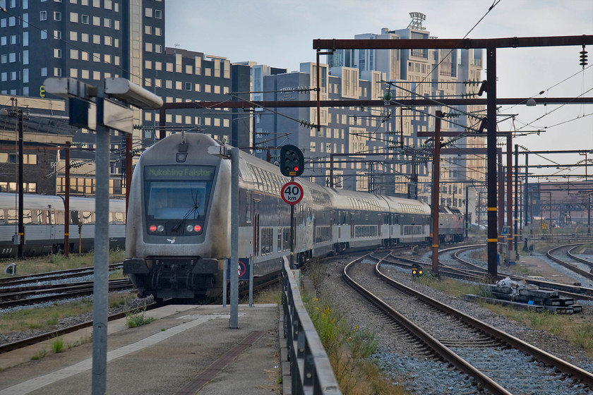 DVT & 1536, 18.11 Copenhagen Central-Nykbing Falster, Copenhagen Central station 
 The 18.11 Copenhagen Central to Nykbing Falster weaves its way away from the Danish capital. This image shows the DVT at the rear of the formation and clearly illustrates the extraordinary loading gauge of DSB that allows the use of this double-decker stock. Leading the train is one of the Class ME diesel locomotives 1536. 
 Keywords: DVT 1536 18.11 Copenhagen Central-Nykbing Falster Copenhagen Central station DSB