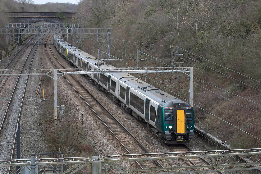 350239 & 350246, LN 12.14 Birmingham New Street-London Euston (2Y22, 3L), A508 road bridge, Roade 
 Taken from a spot that I don't use that often, the A508 road bridge in my home village of Roade. The picture shows 350239 and 350246 working the 12.14 Birmingham New Street to London Euston. 
 Keywords: 350239 350246 12.14 Birmingham New Street-London Euston 2Y22 A508 road bridge Roade