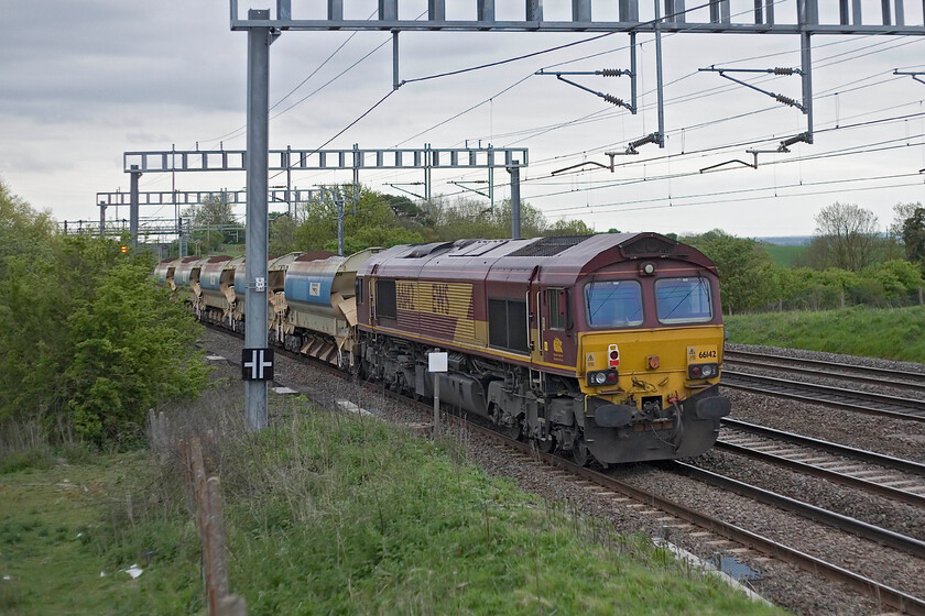 66142, up infrastructure train, Ashton Road Bridge 
 The second infrastructure train within fifteen minutes passes but this one is heading south. As the view north from this spot is almost totally obscured by rampant undergrowth this is the rear of the train with 66142 appearing to be under power. Unfortunately, I could not find what this working was. 
 Keywords: 66142 up infrastructure train Ashton Road Bridge EWS