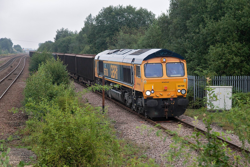 66708, 15.28 Scunthorpe Roxby Gullet-Doncaster Down Decoy (6D61), Hatfield & Stainforth station 
 66708 'Jayne' takes the station avoiding line at Hatfield and Stainforth with the 6D61 15.28 Scunthorpe to Doncaster empty scrap wagon train. This was the third freight seen at this location in less than hour on a late Sunday afternoon! Andy and I have vowed to return to this area again on a weekday to get some more freight action in! 
 Keywords: 66708 15.28 Scunthorpe Roxby Gullet-Doncaster Down Decoy 6D61 Hatfield & Stainforth station