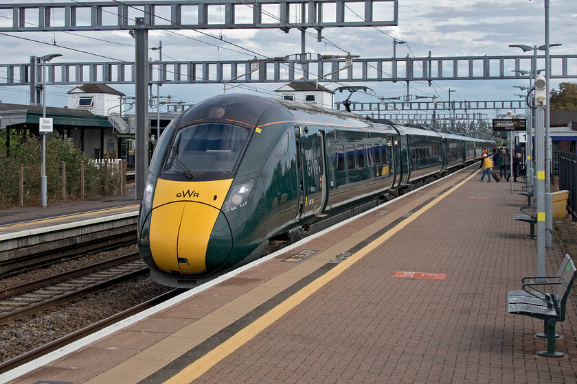 802105, GW 15.02 London Paddington-Bristol Temple Meads (1C19, 2L), Didcot Parkway station 
 After a period of heavy rain, the platforms are beginning to dry out at Didcot Parkway station. 802105 arrives on platform one working the 15.02 Paddington to Bristol Temple Meads service with Didcot being the second stop after Reading. The 1C19 would also stop at Swindon, Chippenham and Bath Spa before arriving at Bristol some ninety minutes after it departed from London. 
 Keywords: 802105 15.02 London Paddington-Bristol Temple Meads 1C19 Didcot Parkway station GWR Great Western Railway