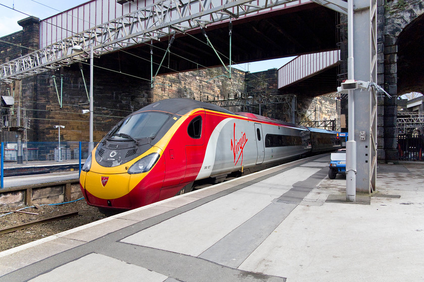 390107, VT 11.07 London Euston-Liverpool Lime Street (1F15), Liverpool Lime Street station 
 390107 enters Liverpool Lime Street having worked the 1F15 11.07 from London Euston. There are plans for a lot of work to take place over the coming years at Lime Street station including complete re-signalling. 
 Keywords: 390107 11.07 London Euston-Liverpool Lime Street 1F15 Liverpool Lime Street station