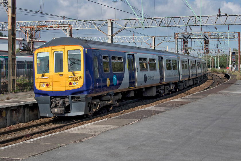 319385, NT 16.56 Wigan North Western-Liverpool Lime Sreet (2C22, RT), Edge Hill station 
 319385 comes to a halt at Edge Hill station working the 16.56 'all stations' Wigan to Liverpool Lime Street service. Notice the rusty and tatty-looking electrification masts at Edge Hill station. These appear to date from when the lines were electrified in the mid-1960s judging by their design and general condition. 
 Keywords: 319385 16.56 Wigan North Western-Liverpool Lime Sreet 2C22 Edge Hill station Northern