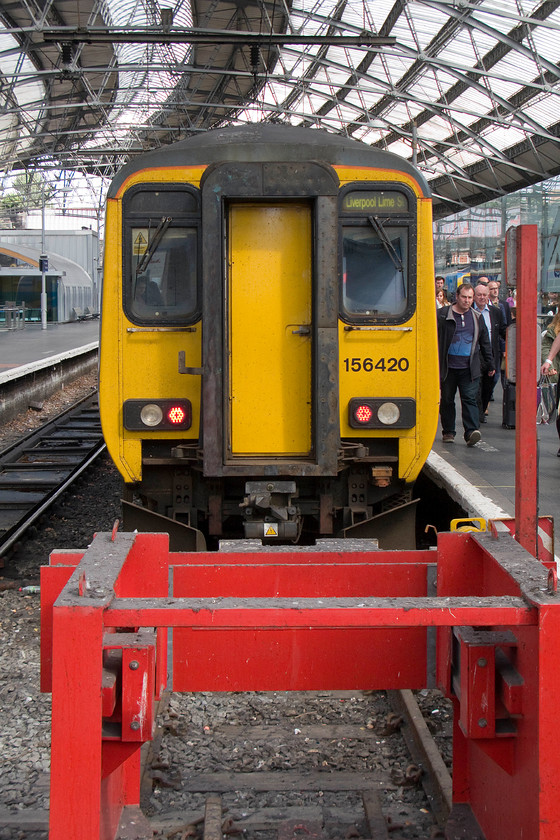 156420, NT 16.27 Liverpool Lime Street-Manchester Oxford Road (2H42), Liverpool Lime Street station 
 Passengers exit from 156420 at Liverpool Lime Street. The Sprinter has just arrived with a train from Manchester and will work back as the 14.27 to Oxford Road. 
 Keywords: 156420 16.27 Liverpool Lime Street-Manchester Oxford Road 2H42 Liverpool Lime Street station Northern Trains Sprinter