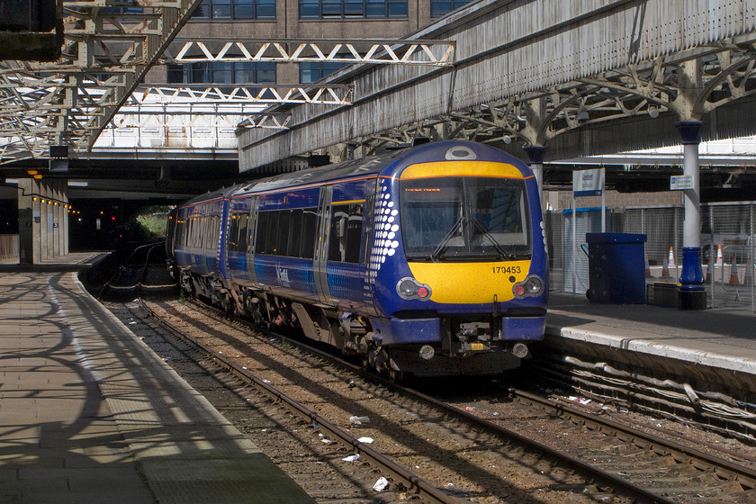 170453, SR 13.38 Aberdeen-Inverness (1H33), Aberdeen station 
 In lovely afternoon sun at Aberdeen station, 170453 is ready to leave with the 13.38 to Inverness. The last time that I visited Aberdeen station was during my Scottish railrover over Easter 1984. 
 Keywords: 170453 13.38 Aberdeen-Inverness 1H33 Aberdeen station ScotRail