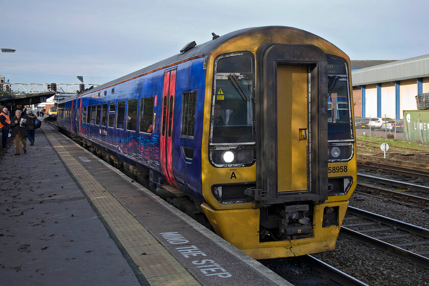 158958, GW 08.23 Southampton-Great Malvern (2M97), Gloucester station 
 Whilst a Paddington to Cheltenham HST waits at the far end of Gloucester's huge platform one, 158958 has arrived and will soon depart again with 2M97 08.23 Southampton to Great Malvern train. 
 Keywords: 158958 08.23 Southampton-Great Malvern 2M97 Gloucester station FGW First Great Western