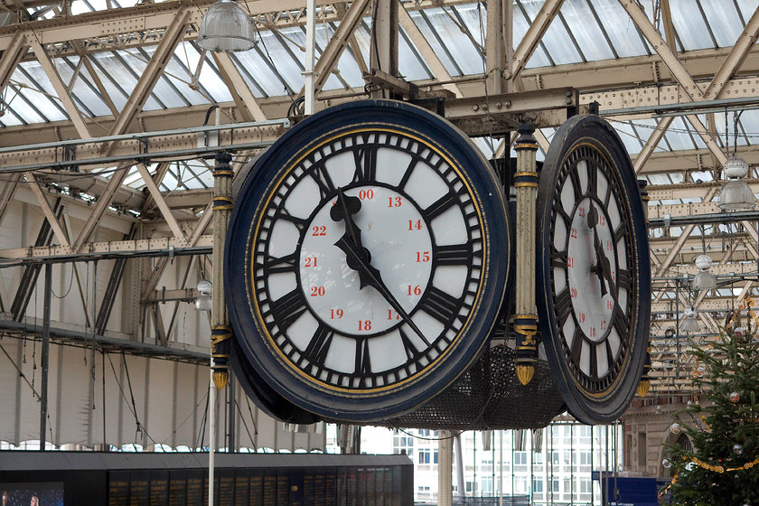 Central clock, London Waterloo station 
 'Meet me under the clock at Waterloo' as the saying goes'! Here is that rendezvous point, Waterloo's huge four faced clock that hangs high above the main concourse. 
 Keywords: Central clock London Waterloo station