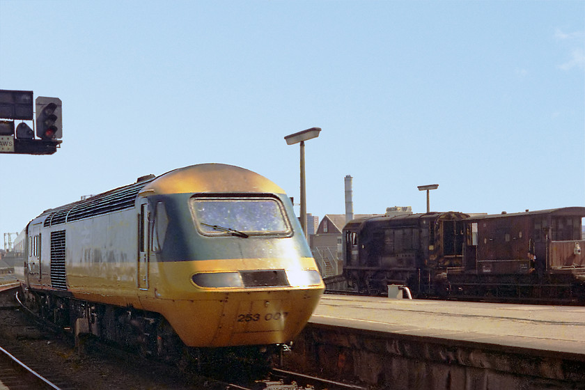 253007, unidentified down working & class 08, station pilot, Bristol TM station 
 HST set 253007 arrives at Bristol Temple Meads with an unidentified down working. My records or the photograph do not identify the actual power car but it is going to be either of 43014 or 43015. If the leading power car is 43014 then it is still in use today as part of the 'Flying Banana' NMT, see.... https://www.ontheupfast.com/p/21936chg/29941019604/x6-43014-11-04-exeter-riverside-london The 08 waits patiently in the background for its next instructions acting as station pilot. Note the railwayman sitting calmly on the running board of the brake van!