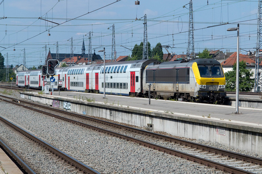 1357, 14.10 Luxembourg-Bruxelles Midi (IC 2137), Brussels Nord station 
 These class 13 electrics were introduced in 1998 to operate on the trans-European corridor from the North Sea ports. They are operated in a shared pool with Luxembourg Railways. Here 1357 arrives into Brussels Nord station with the 14.10 Luxembourg to Brussels Midi IC 2137 working. 
 Keywords: 1357 14.10 Luxembourg-Bruxelles Midi IC 2137 Brussels Nord station