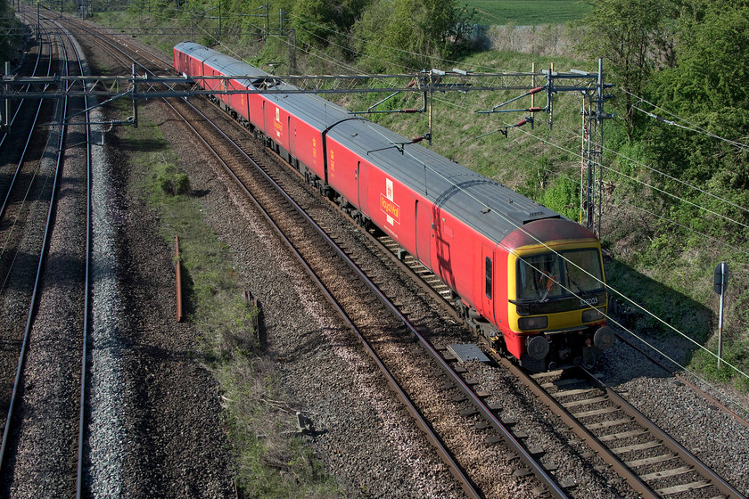 325003, 14.35 Crewe TMD-Willesden (5A91, RT), Victoria bridge 
 Having received regular maintenance at Crewe 325003 returns to Willesden to take up its Royal Mail duties. It is seen passing Victoria bridge in south Northamptonshire as the 5A91 14.35 Crewe to Willesden bringing a contrasting colour to the greening background. 
 Keywords: 325003 14.35 Crewe TMD-Willesden 5A91 Victoria bridge Royal Mail