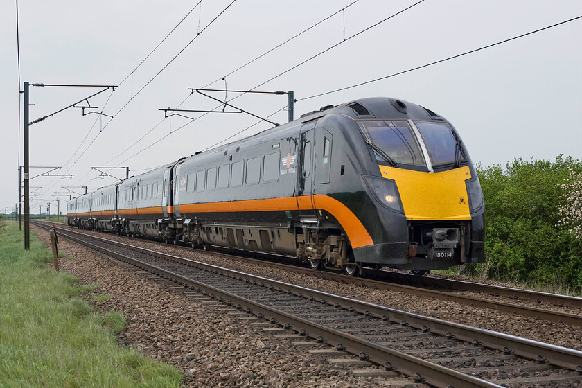 180114, GC 15.08 Bradford Interchange-London King's Cross (1A70), Frinkley Lane crossing SK906436 
 Just two minutes after..... https://www.ontheupfast.com/p/21936chg/30012185005/x180107-15-50-london-king-s-cross had passed its balancing working sped south in the other direction. 180114 is seen passing Frinkley Lane crossing forming the 15.08 Bradford Interchange to King's Cross train. I am sure that the two GC drivers exchanged a cheery wave with each other somewhere close to the Claypole loops! 
 Keywords: 180114 15.08 Bradford Interchange-London King's Cross 1A70 Frinkley Lane crossing SK906436 Grand Central