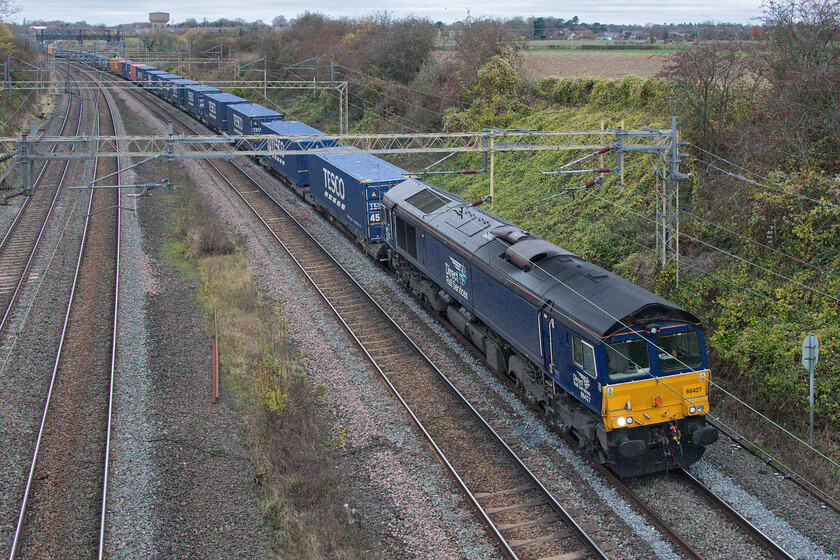 66427, 13.51 DIRFT-Tilbury (4L48, 4L), Victoria bridge 
 Freight four - 14.30 - The 4L48 DIRFT to Tilbury Tesco Express (as it is dubbed) passes Victoria bridge led by DRS' 66427. Probably my most photographed freight....I'll calculate it one day! 
 Keywords: 66427 13.51 DIRFT-Tilbury 4L48 Victoria bridge Daventry Rail Freight Terminal DRS