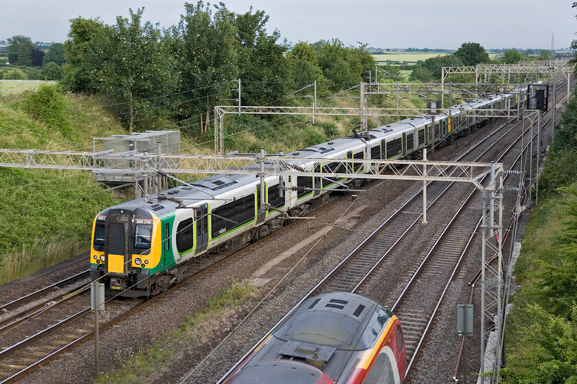 350236, 350130 & 350233, LM 17.05 London Euston-Crewe, Victoria bridge 
 Another 'evening commuter' service passes Victoria bridge near Roade worked by 350236, 350130 and 350233. A northbound Pendolino is just going out of shot as the London Midland 17.05 Euston to Crewe service passes. This train will split at Northampton with just one set continuing north to Cheshire. 
 Keywords: 350236 350130 350233 17.05 London Euston-Crewe Victoria bridge London Midland Desiro