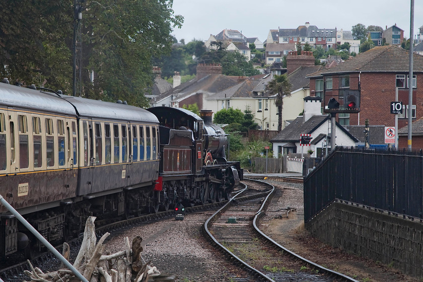 7827, 13.00 Paignton-Kingswear, Paignton station 
 7827 'Lydham Manor' leaves the South Devon Railway's station at Paignton with the 13.00 to Kingswear. In the background you can see the level crossing, this was where Paignton South signal box was situated, see..... https://www.ontheupfast.com/p/21936chg/29500834204/paignton-south-signal-box 
 Keywords: 7827 Paignton station