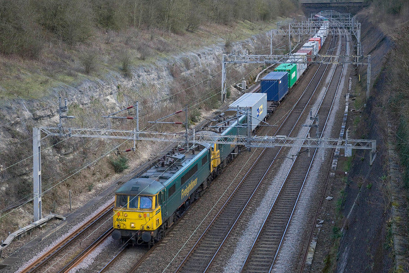 86614 & 86612, 11.14 Felixstowe North-Trafford Park (4M87), Roade cutting 
 Freightliner still operates a substantial fleet of AL6 Class 86s but the pressure is on them to be replaced as unreliability is becoming a real problem with a number of them catching fire! I will try to get photographs of them when possible as in this case with the 4M87 11.14 Felixstowe to Trafford Park. Passing through Roade cutting 86614 and 86612 hauls the train making the usual noise that accompanies these vintage locomotives. 
 Keywords: 86614 86612 11.14 Felixstowe North-Trafford Park 4M87 Roade cutting Freightliner AL6