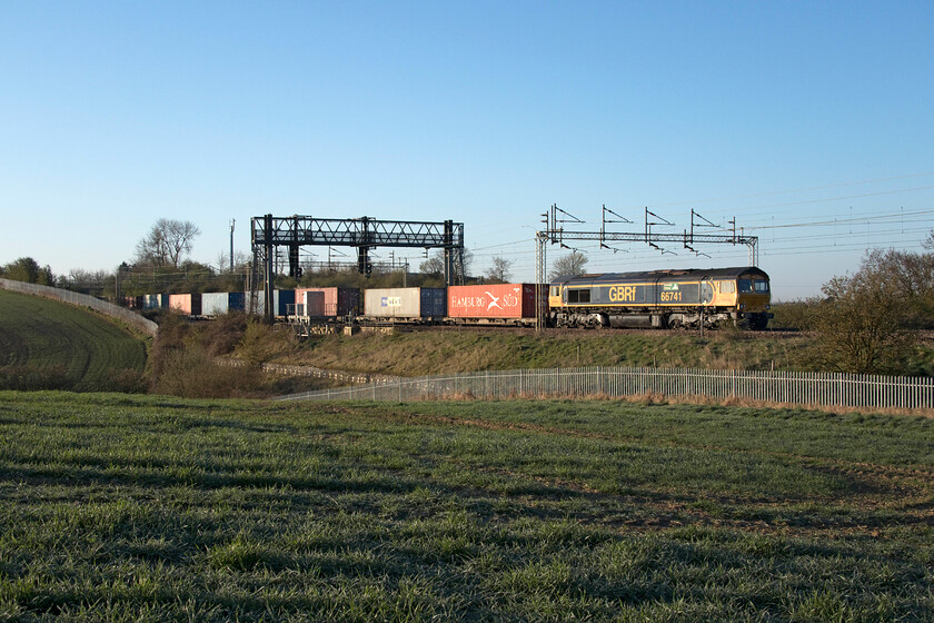 66741, 03.15 Felixstowe North-Trafford Park (4M21, 22E), between Roade & Ashton 
 66741 'Swanage Railway' leads the 4M21 03.15 Felixstowe North to Trafford Park Freightliner service between Roade and Ashton on the WCML. Despite the sun being well up it was still a bitterly cold morning for mid-April and with a heavy frost still on the ground. 
 Keywords: 66741 03.15 Felixstowe North-Trafford Park 4M21 between Roade & Ashton GBRf Swanage Railway