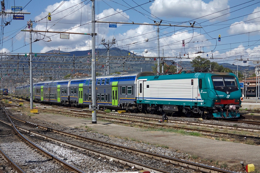 464.652, 14.12 Pistola-Florence SMN (3059), Florence SMN station 
 464.652 enters Florence SMN station with the 14.12 from Pistoria. Pistoria is a popular tourist destination some 19 miles north west of Florence. A regular shuttle service using these new double-deck coaches and modified class 464s operates between the two places. Despite the fair weather cloud, this was a belting hot day! 
 Keywords: 464.652 14.12 Pistola-Florence SMN 3059 Florence SMN station