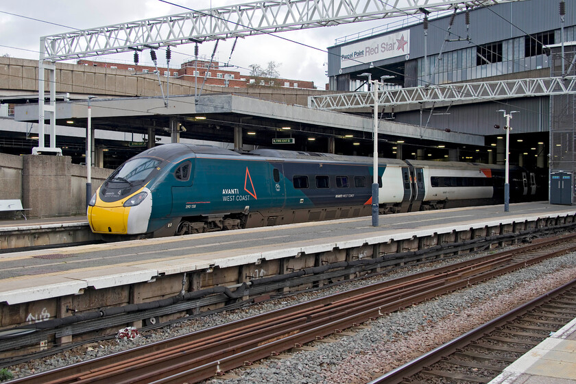 2. 390138, VT 14.16 London Euston-Edinburgh W (9S80, RT), London Euston station