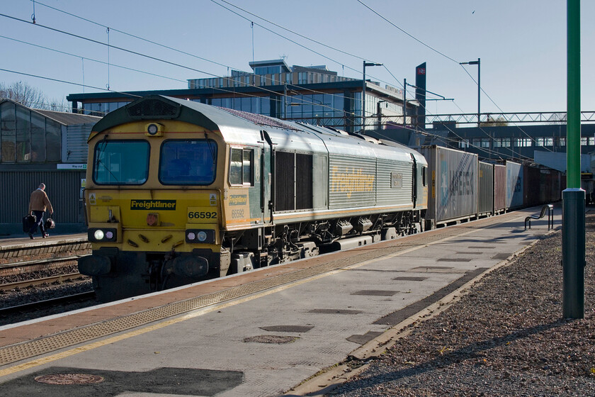 66592, 07.50 Felixstowe North-Lawley Sreet (4M94, 2E), Northampton station 
 Rather side lit 66592 'Johnson Stevens Agencies' passes through Northampton leading the 07.50 Felixstowe North to Lawley Street Freightliner service. 4M94 is a weekday Freightliner flow that is usually pretty well loaded as was the case today, a fact not missed by Mrs. Ontheupfast who observed the train sitting just to my left. Not unexpectedly, she did not get a notebook out of her handbag and take a record of the locomotive and wagon numbers. 
 Keywords: 66592 07.50 Felixstowe North-Lawley Sreet 4M94 Northampton station Freightliner Johnson Stevens Agencies