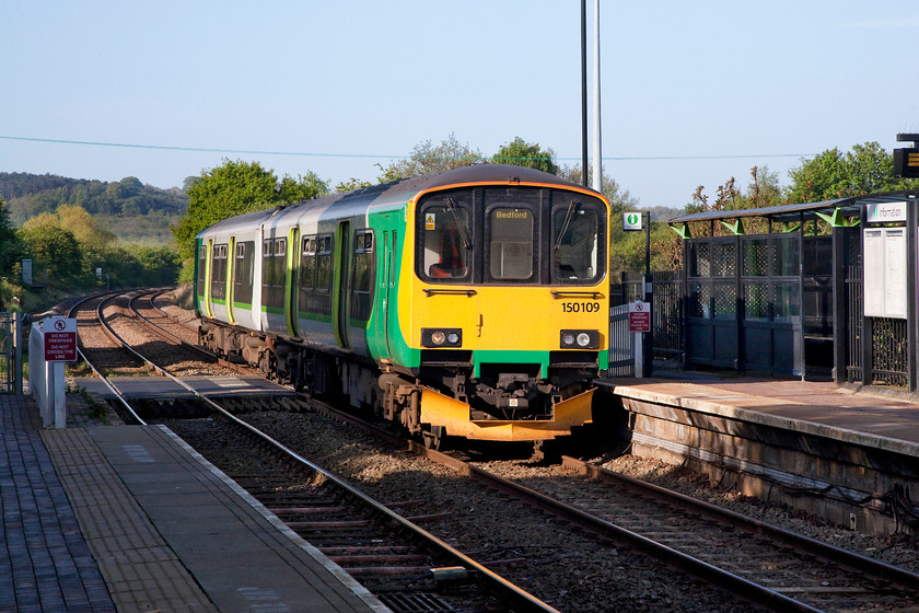 150109, LN 07.31 Bletchely-Bedford (2S05, 3E), Millbrook station 
 London North Western's 150109 arrives into Millbrook, Bedfordshire, working the 07.31 Bletchley to Bedford train. This was a truly beautiful morning that then turned into a stunning May Day bank holiday weekend for a change! 
 Keywords: 150109 2S05 Millbrook station