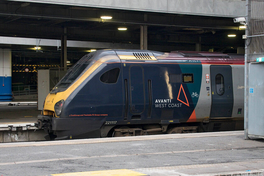 221117, VT 17.16 London Euston-Birmingham New Street (9G35, 1E), London Euston station 
 With mileage accumulation runs about to commence the Class 805 bi-mode units should soon be in operation on the WCML and finally ousting the dreadful Voyagers from the route. The first sets of the Class 221s have already been returned to their owners in anticipation of this change but a number remain in service for the moment. 221117 stands in the gloom at Euston which will work the 9G35 17.16 service to Birmingham later in the afternoon. 
 Keywords: 221117 17.16 London Euston-Birmingham New Street 9G35 London Euston station Avanti West Cast Voyager