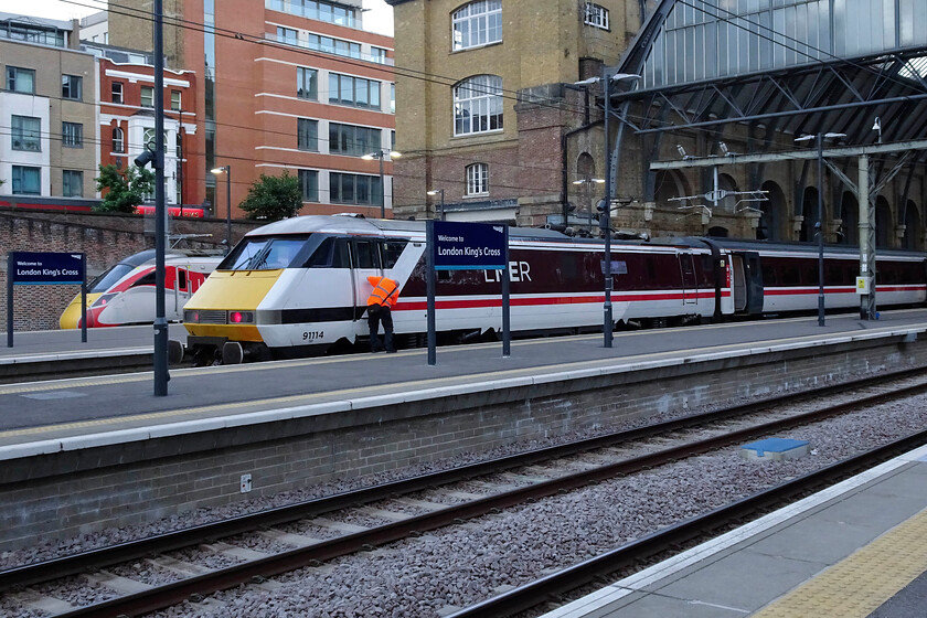 801217, GR 22.00 London King's Cross-Newcastle & 91114, GR 21.33 London King's Cross-Leeds (1D33, 1E), London King's Cross station 
 A fitter attempts to enter the cab of 91114 'Durham Cathedral' just after it had arrived at King's Cross. Unfortunately, he had some sort of problem with the lock or the latch as he soon resorted to gaining access via the blunt end door and walking back through the locomotive. Later in the evening, the train would work the 21.33 service to Leeds whilst 801217 would leave slightly later as the 22.00 to Newcastle. 
 Keywords: 801217 22.00 London King's Cross-Newcastle 91114 21.33 London King's Cross-Leeds 1D33 London King's Cross station LNER Azuma IC225 Durham Cathedral