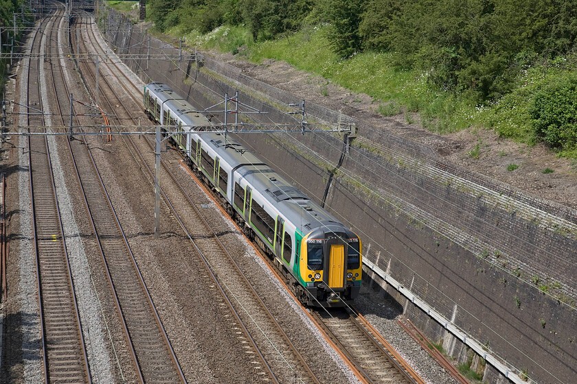 350116, LM 13.33 Birmingham New Street-London Euston (1W16), Roade cutting 
 London Midland Desiro 350116 passes in full sunshine through Roade cutting working the 1W16 13.33 Birmingham to Euston service. These units are coming towards their tenth anniversary of operation on this route and have proved to be reliable performers if a little dull for the enthusiast? 
 Keywords: 350116 13.33 Birmingham New Street-London Euston 1W16 Roade cutting London Midland Desiro