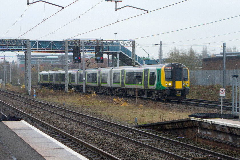 350232, LM 09.35 Northampton-Birmingham New Street (2Y08), Birmingham International station 
 London Midland's 350232 drifts into Birmingham International station working the 2Y08 09.35 Northampton to Birmingham New Street. London Midland introduced 'split' services this year with four-car sets operating such services as this joining with another one at New Street with the combined service then running forward to Crewe. Unfortunately, this has not been a resounding success with overcrowding on the four cars sets and delays to services causing havoc at New Street and beyond! 
 Keywords: 350232 09.35 Northampton-Birmingham New Street 2Y08 Birmingham International station London Midland Desiro