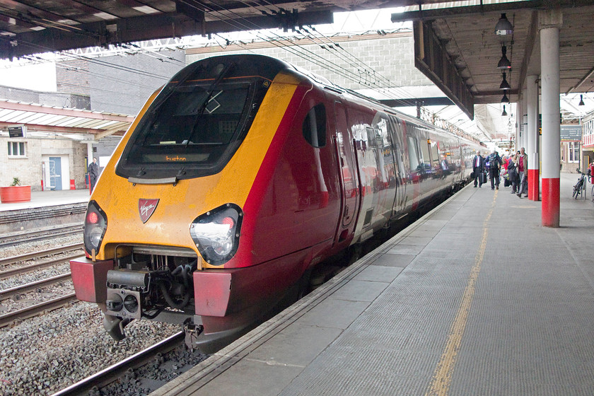 220115, VT 12.35 Chester-London Euston (1A33), Crewe station 
 22115 pauses at Crewe forming the 12.35 Chester to Euston service. Unfortunately, it has stopped so the rear car is inconveniently directly under Crewe's northern footbridge that also carries Nantwich Road over the station and the station'e entrance. 
 Keywords: 220115 12.35 Chester-London Euston 1A33 Crewe station