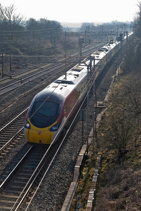 Class 390, VT 09.40 London Euston-Manchester (1H64, RT), Victoria Bridge 
 After seeing the Cumbrian Mountain Express earlier, I had time to nip home, have some breakfast and defrost myself! I then nipped out to Victoria Bridge and saw this Pendolino working the 09.40 London Euston to Manchester Piccadilly. As you can see with this picture, I do like to break the photographic rules at times! 
 Keywords: Class 390 Pendolino 1H64 Victoria Bridge