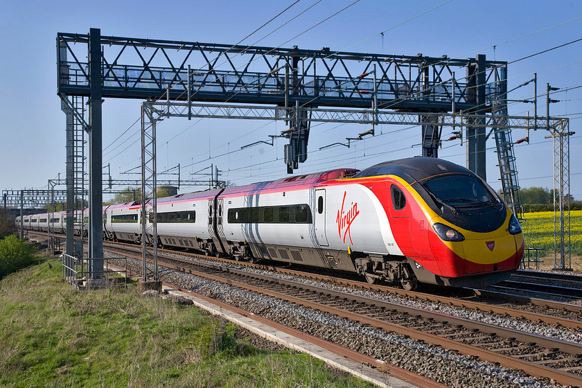 390157, VT 16.30 Birmingham New Street-London Euston (1B53), Roade Hill 
 390157 'Chad Varah' is the final Pendolino of the set and was the last one to enter service two years ago in 2012 as an extended twelve car set. It is seen passing Roade Hill in south Northamptonshire working the 1B53 16.30 Birmingham New Street to Euston Virgin Trains service. 
 Keywords: 390157 16.30 Birmingham New Street-London Euston 1B53 Roade Hill Virgin Trains West Coast Chad Varah