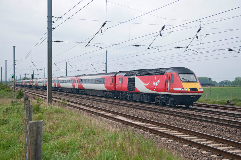 43206, GR 18.08 London Kings Cross-Lincoln (1B90, 4L), Langford TL191396 
 43206 heads north leading the 18.08 King's Cross to Lincoln HST. This service travels fast to Newark then via the Midland route through Swinderby to Lincoln. 43206 still looks very smart in its VTEC livery despite being a very early power car being one power car of set 253003 delivered new to the Western Region in 1976. 
 Keywords: 43206 1B90 Langford TL191396