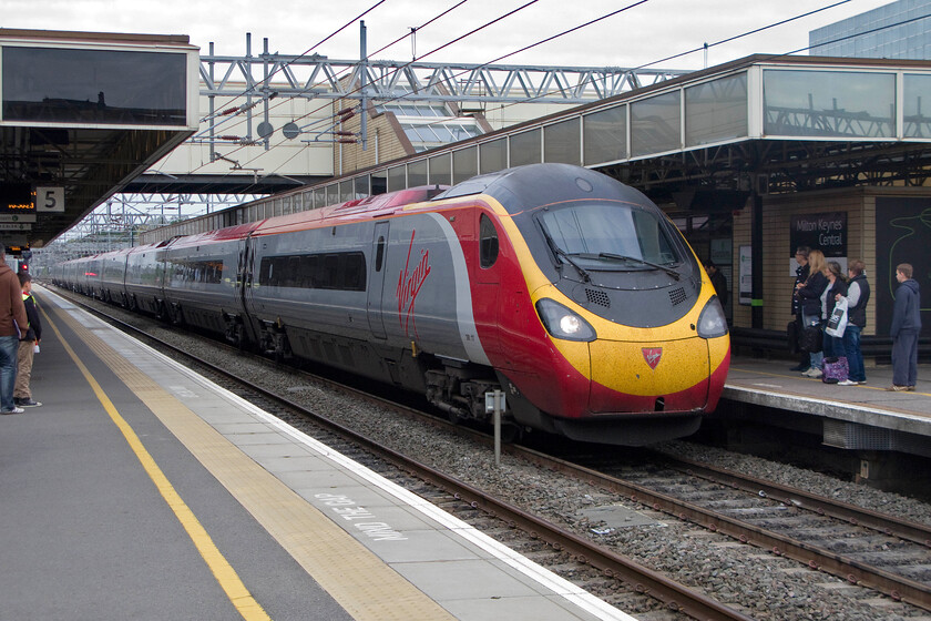 390117, VT 09.15 Manchester Piccadilly-London Euston (1A19), Milton Keynes station 
 390117 'Virgin Prince' slows for its stop at Milton Keynes 'Central' so as to differentiate it for the other stations not located in Milton Keynes! The Pendolino is working the 1A19 09.15 Manchester to Euston Virgin West Coast service. 
 Keywords: 390117 09.15 Manchester Piccadilly-London Euston 1A19 Milton Keynes station Virgin Trains Pendolino Virgin Prince