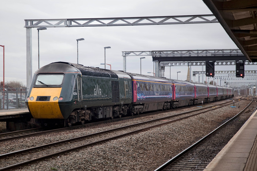 43194 & 43191, GW 10.00 London Paddington-Bristol (1C09, 1E), Swindon station 
 43194 (rear) and 43191 (front) power the 10.00 London Paddington to Bristol Temple Meads out of Swindon station. Whilst the FGW blue livery is a little old now, at least it still looks good, I'm not so sure about GWR's green livery? 43194 was one of the last built power cars delivered late to the Eastern Region, nominally as part of set 254056. However, it never actually carried this set number as the Eastern had abandoned the policy of set numbering by this stage in 1982. 
 Keywords: 43194 43191 1C09 Swindon station