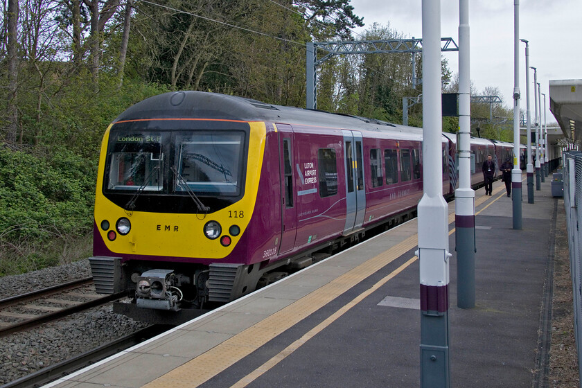 360118, EM 08.39 Corby-London St. Pancras (1H14, 13L), Corby station 
 Having just arrived from London 360118, with 360109 on the rear, will soon leave Corby with the 08.39 return EMR service. Since the energising of the wires in 2021 Corby has enjoyed a half-hourly return service to and from the capital with an impressive COVID-beating rise in passenger numbers. 
 Keywords: 360118 08.39 Corby-London St. Pancras 1H14 Corby station