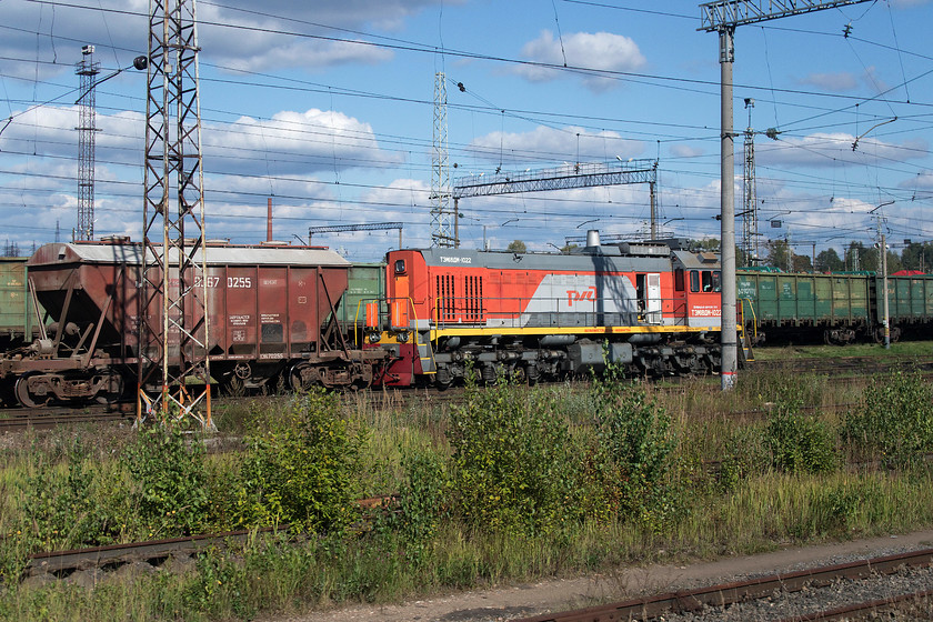 TZM18M-1022, shunting, Bologoye yard 
 The yard at Bologoye was very large and full of line after line of wagons. There were a number of shunters going about their business such as this one, TZM18M-1022. It is marshalling what looks to be very similar to one of our own presflow cement wagons that used to frequent the UK network. 
 Keywords: TZM18M-1022 shunting Bologoye yard