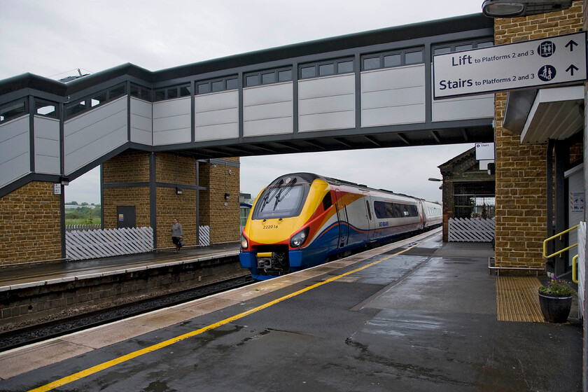 222016, EM 08.27 London St. Pancras-Sheffield (1F13), Wellingborough station 
 222016 passes under Wellingborough station's new footbridge that is a precursor to the expansion of the station as a whole. The Meridian is working the EMT 08.27 St. Pancras to Sheffield service. 
 Keywords: 222016 08.27 London St. Pancras-Sheffield 1F13 Wellingborough station East Midlands Trains EMT Meridian