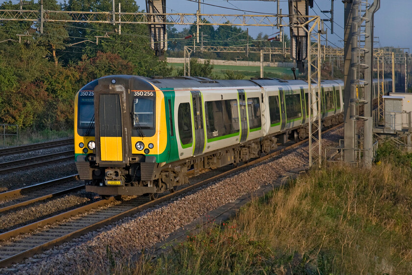 350256, LM 05.18 Crewe-London Euston (1N00), Roade Hill 
 350256 leads two other London Midland Desiro units working the 05.18 Crewe to Euston morning commuter service. Bathed in some bright early morning sunshine the trio is seen passing between the villages of Roade and Ashton in Northamptonshire. 
 Keywords: 350256 05.18 Crewe-London Euston 1N00 Roade Hill London Midland Desiro