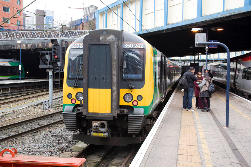 350242, LM 14.36 Birmingham New Street-Liverpool Lime Street (1F47), Birmingham New Street station 
 350242 sits at Birmingham New Street's north facing platform four with the 14.36 Birmingham New Street to Liverpool Lime Street working. 
 Keywords: 350242 14.36 Birmingham New Street-Liverpool Lime Street 1F47 Birmingham New Street station