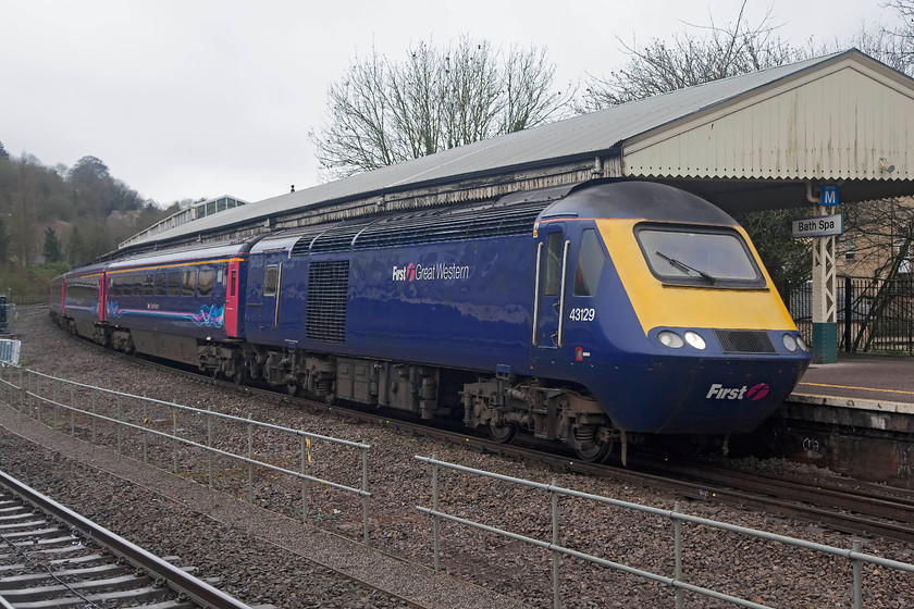 43129, GW 11.00 Bristol Temple Meads-London Paddington (1A14, 4L), Bath Spa station 
 43129 leads the 11.00 Bristol Temple Meads to London Paddington into Bath Spa station. 43129 was part of a later batch delivered to the Western Region in 1981. Initially, it was part of set 253030. As it transpired, this would be the last time that I would see this power car until it moved to the Scottish Region, here in yet another reincarnation, it was seen at Perth station, see.... https://www.ontheupfast.com/v/photos/21936chg/27271885804/x43129-17-40-glasgow-queen-street 
 Keywords: 43129 1A14 Bath Spa station