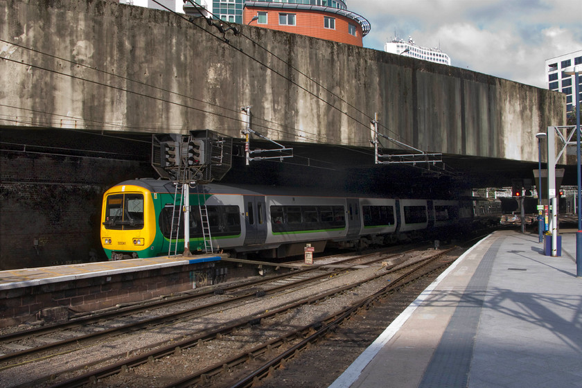 323241, LM 08.22 Lichfield City-Redditch (2R19), Birmingham New Street station 
 323241 emerges from the tunnels and into the sun at Birmingham New Street only to plunge into the darkness of the station again. The London Midland emu is working the 08.22 Lichfield to Redditch 2R19 cross-city service. 
 Keywords: 323241 08.22 Lichfield City-Redditch 2R19 Birmingham New Street station London Midland