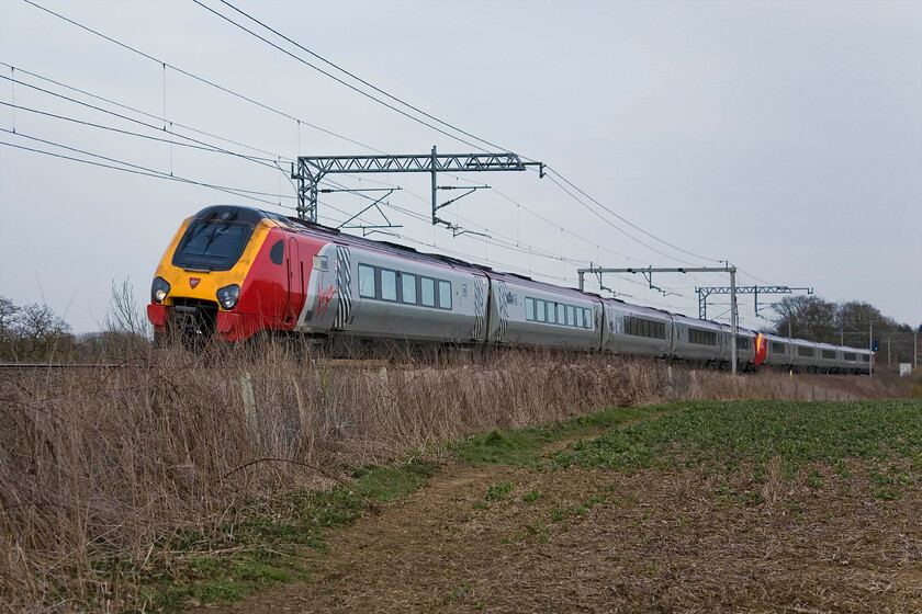 221114 & Class 221, VT 17.08 London Euston-Holyhead, Milton crossing 
 To capture the afternoon's return Footex from Wembley to Crewe I opted to go to the classic location at Milton Crossing just north of Roade cutting at a point just after the point where the Northampton loop line diverges from the fast lines. A pair of Voyager Class 221s, with 221114 leading, pass working the 17.08 Euston to Holyhead service. Of course, my wait for the footex was futile as signallers diverted it away from its booked route taking the Northampton/Long Buckby route with me going home disappointed! 
 Keywords: 221114 Class 221 17.08 London Euston-Holyhead Milton crossing Virgin West Coast Voayger