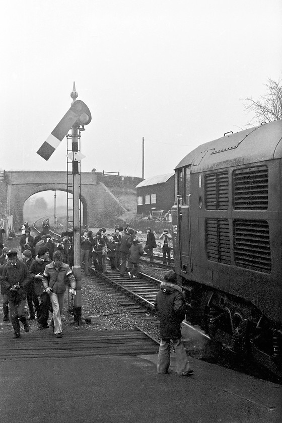 31256, outward leg of The Crewe Campaigner Relief, 07.35 London Paddington-Crewe (1Z68), Moreton-in-Marsh station 
 Enthusiasts crowding round the front of 31256 at Moreton-in-Marsh as The Crewe Campaigner Relied railtour pauses on its journey from Paddington to Crewe. It was a cold, frosty and foggy winter's morning that brought out the parka coats as donned by the young man standing by the side of 31256. 
 Keywords: 31256 The Crewe Campaigner Relief 07.35 London Paddington-Crewe 1Z68 Moreton-in-Marsh station