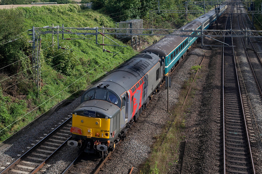 37884 & 37611, return leg of The Greendale Rocket, 13.05 Willesden-Burton-on-Trent (1Z38), Victoria Bridge 
 37884 brings the return Greendale Rocket railtour past Victoria Bridge just south of Roade. The Branch Line Society railtour had taken in some rare track in the London Area and was heading back to Burton-on-Trent. Just out of sight on the rear is 37611 'Pegasus'. 
 Keywords: 37884 37611 return leg of The Greendale Rocket 13.05 Willesden-Burton-on-Trent 1Z38 Victoria Bridge